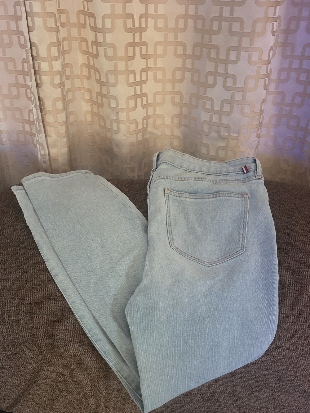 Tommy Hilfiger Light Wash Women’s Straight Leg Jeans